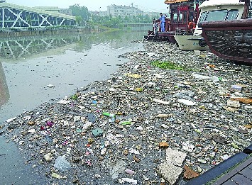 济南小清河里面全是垃圾 济南小清河里面全是垃圾